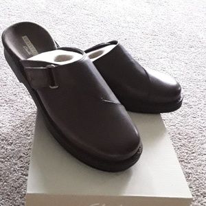 NWT Clarks Brown Patty Nell Clogs